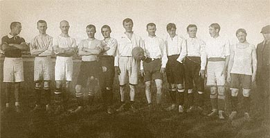 Футбольная команда рабочих и служащих Самаро-Златоустовской железной дороги. Самара, 1908