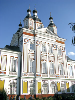 Соборный храм на территории Троице-Сканова женского монастыря