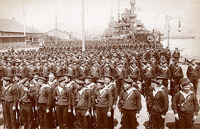 Десантная рота с броненосца «Севастополь» перед отправкой на сухопутный фронт