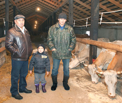 Каерлу Аэтов с сыном и внуком