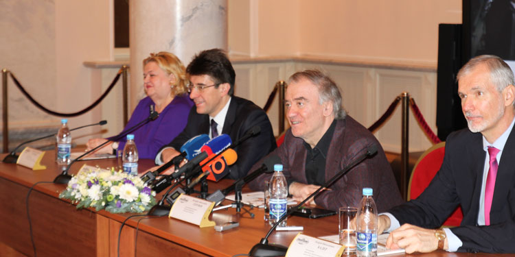 Валерий Гергиев отвечает на вопросы журналистов