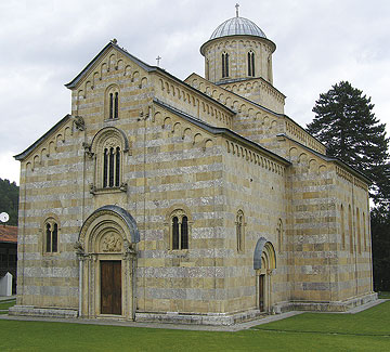 Село Дечани. Средневековая церковь