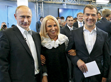 Ирина Цветкова с Владимиром Путиным и Дмитрием Медведевым