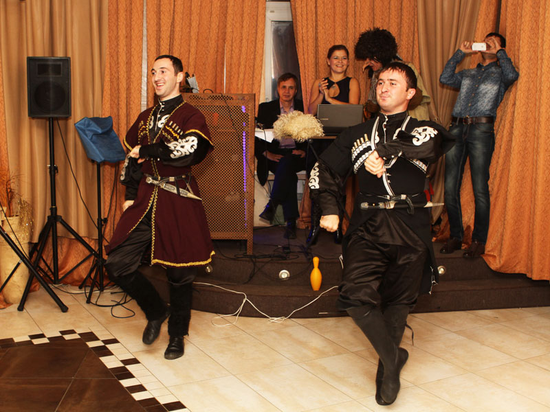 Леди-клуб. Осетинские танцы в исполнении ансамбля «Лезгинка»