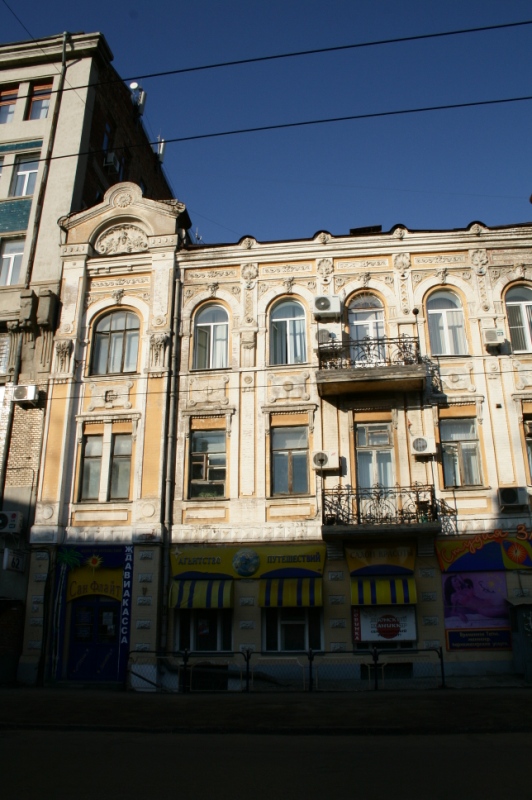 доходный дом С.Г. Ратнера по ул. Некрасовской, 62 был построен на рубеже XIX-XX веков.
доходный дом Ратнера спроектировал 
З.В. Клейнерман.