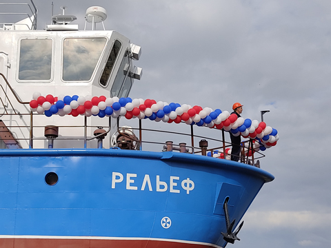 Дмитрий Азаров дал старт спуску на воду двух новых судов завода «Нефтефлот»